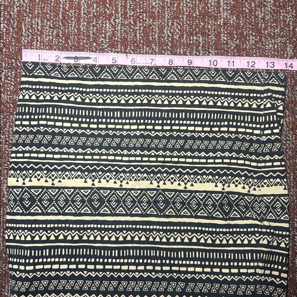 Women’s medium Aztec print boho stretch mini skirt tan and black bold print - Picture 4 of 6
